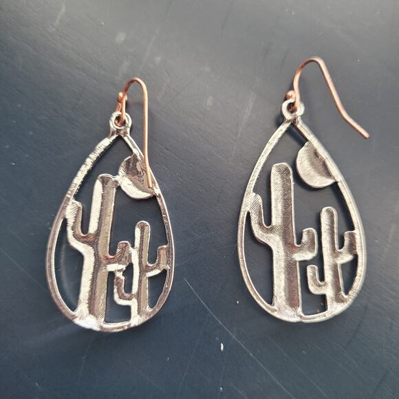 Cactus Teardrop Dangle Earrings Lightweight Western Boho Alloy Silver Plated - Picture 3 of 5